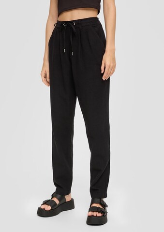 QS Regular Pleat-Front Pants in Black