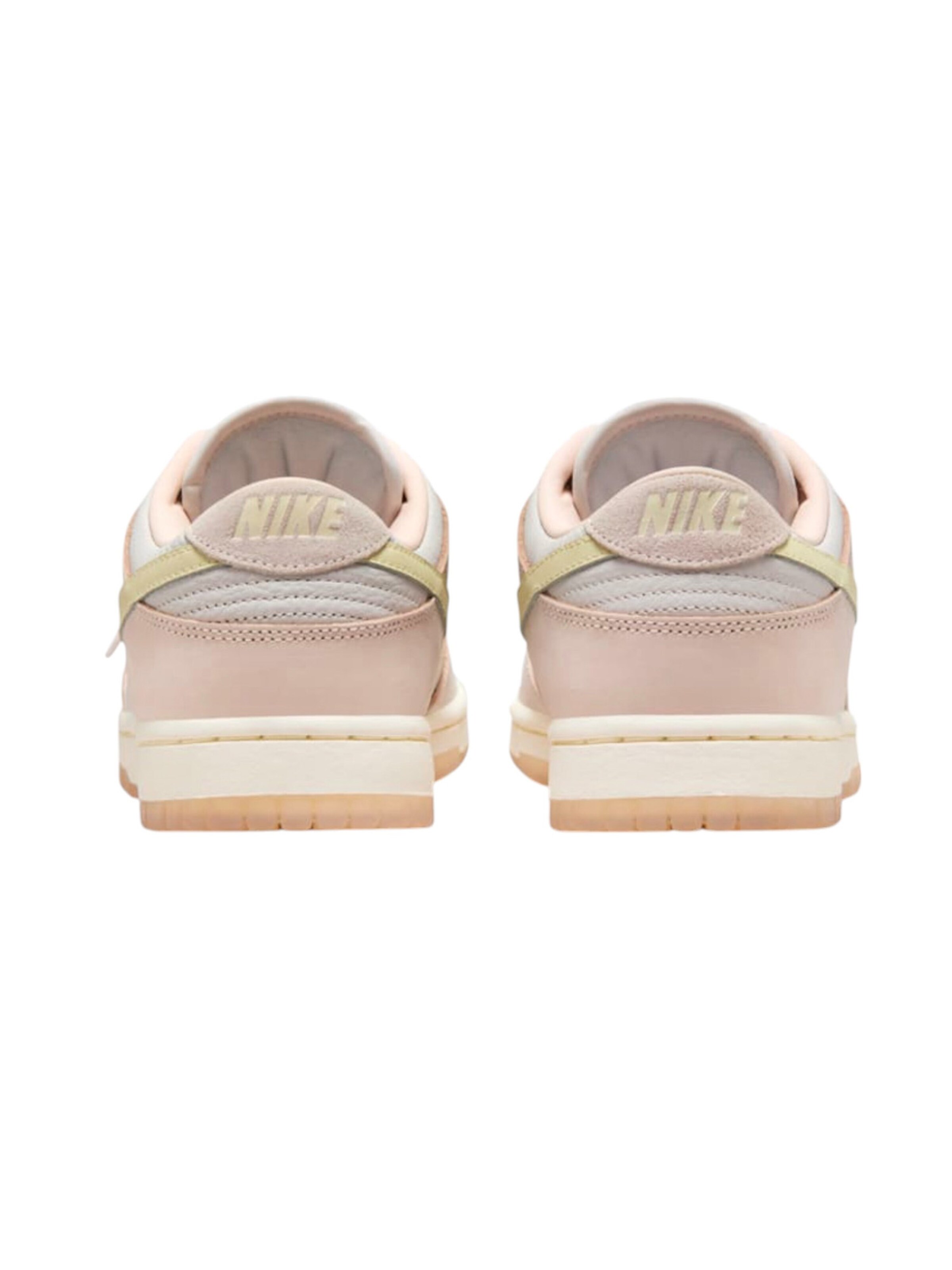 Nike Sportswear Sneaker in Pink