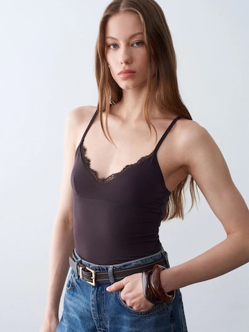 Dilvin Top in Black: front