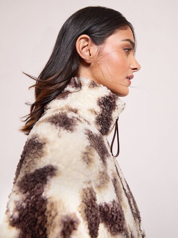 Friends Like These Fleecejacke in Beige