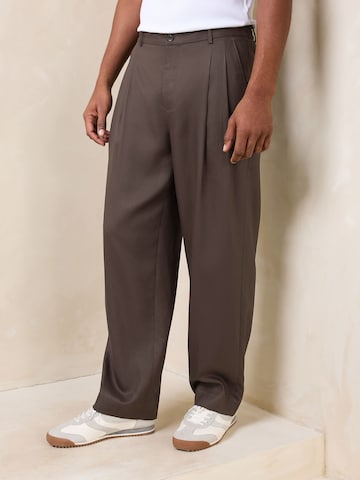 Next Loosefit Bandplooibroek 'N. Premium' in Bruin: voorkant