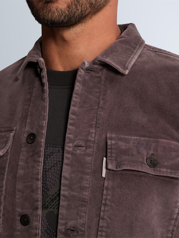 CAST IRON - Ajuste regular Camisa 'Velvet overshirt with garment-dye wash' en lila
