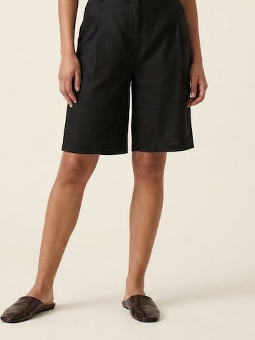 Levete Room Regular Shorts ' LR-RIOT ' in Schwarz