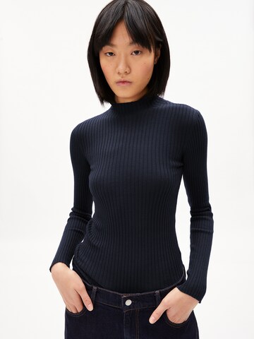 Pullover 'Alaani' di ARMEDANGELS in blu: frontale