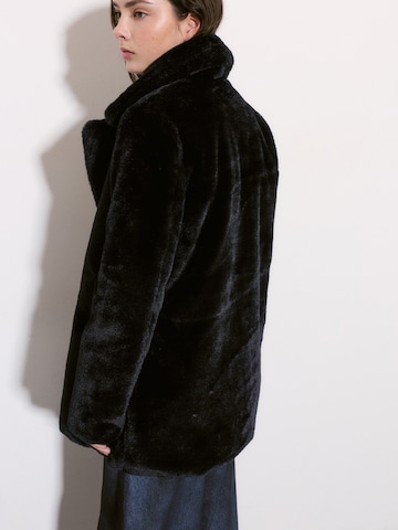 Pull&Bear Jacke in Schwarz