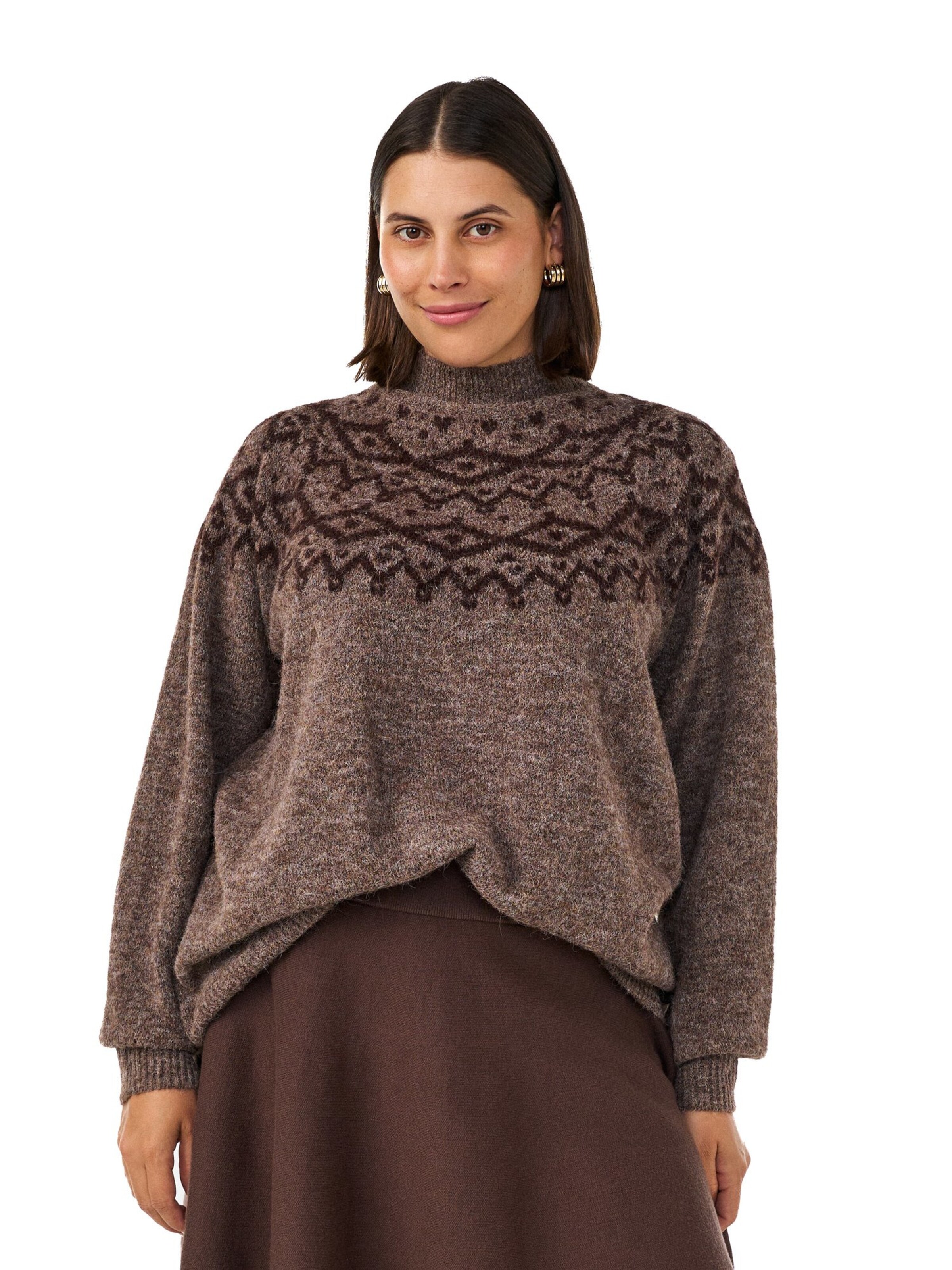 Pull-over Zizzi en marron : devant