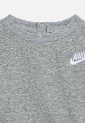 Survêtement Nike Sportswear en gris : devant
