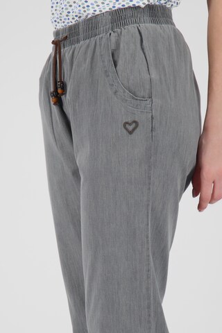 Effilé Pantalon 'Alicia AK' Alife and Kickin en gris