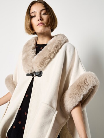 Apricot Cape ' ' in Beige