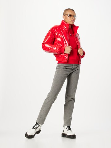 Tommy Jeans - Chaqueta de invierno en rojo