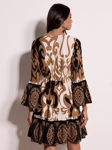 Robe ' ' Apricot en beige