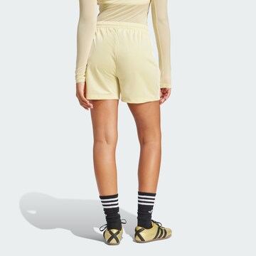 ADIDAS ORIGINALS Loosefit Shorts 'Firebird ' in Gelb