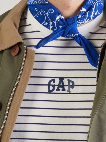 GAP Μπλουζάκι σε λευκό