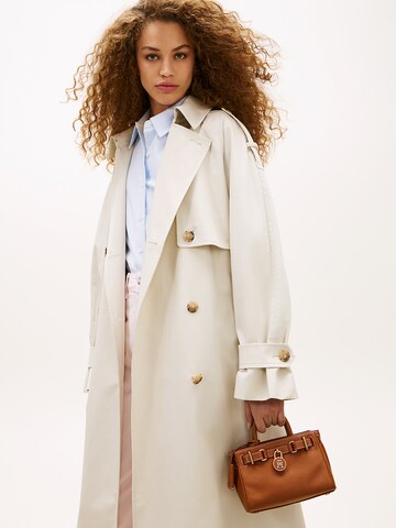 TOMMY HILFIGER Handbag in Brown