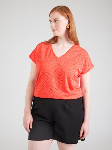 Maglietta 'VMCTHAS' di Vero Moda Curve in rosso: frontale