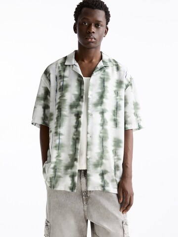 Pull&Bear Regular fit Button Up Shirt in Green: front