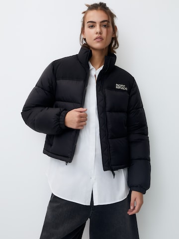 Pull&BearZimska jakna - crna boja: prednji dio