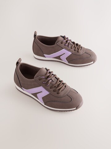 Next Sneakers in Bruin