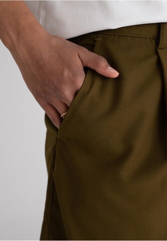 Regular Pantalon Prohibited en vert