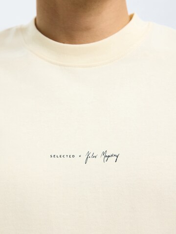 T-Shirt 'SLHKAI' SELECTED en jaune