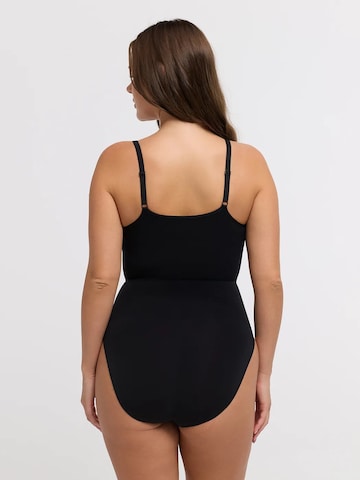 Body modellante 'Cami Sculpting Bodysuit with Slip' di cfab in nero