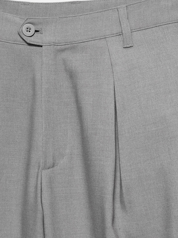 Pull&Bear Loose fit Pleat-front trousers in Grey