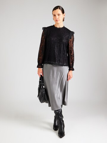 PIECES Curve Blouse 'PCOLLINE' in Zwart