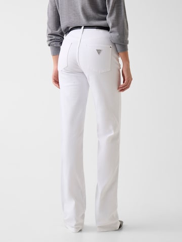 GUESS - Acampanado Vaquero en blanco