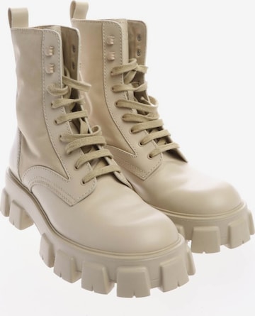 PRADA Stiefeletten 45,5 in Weiß: Vorderseite