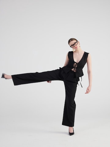 Loosefit Pantalon à pince HOLLY LOLLY en noir