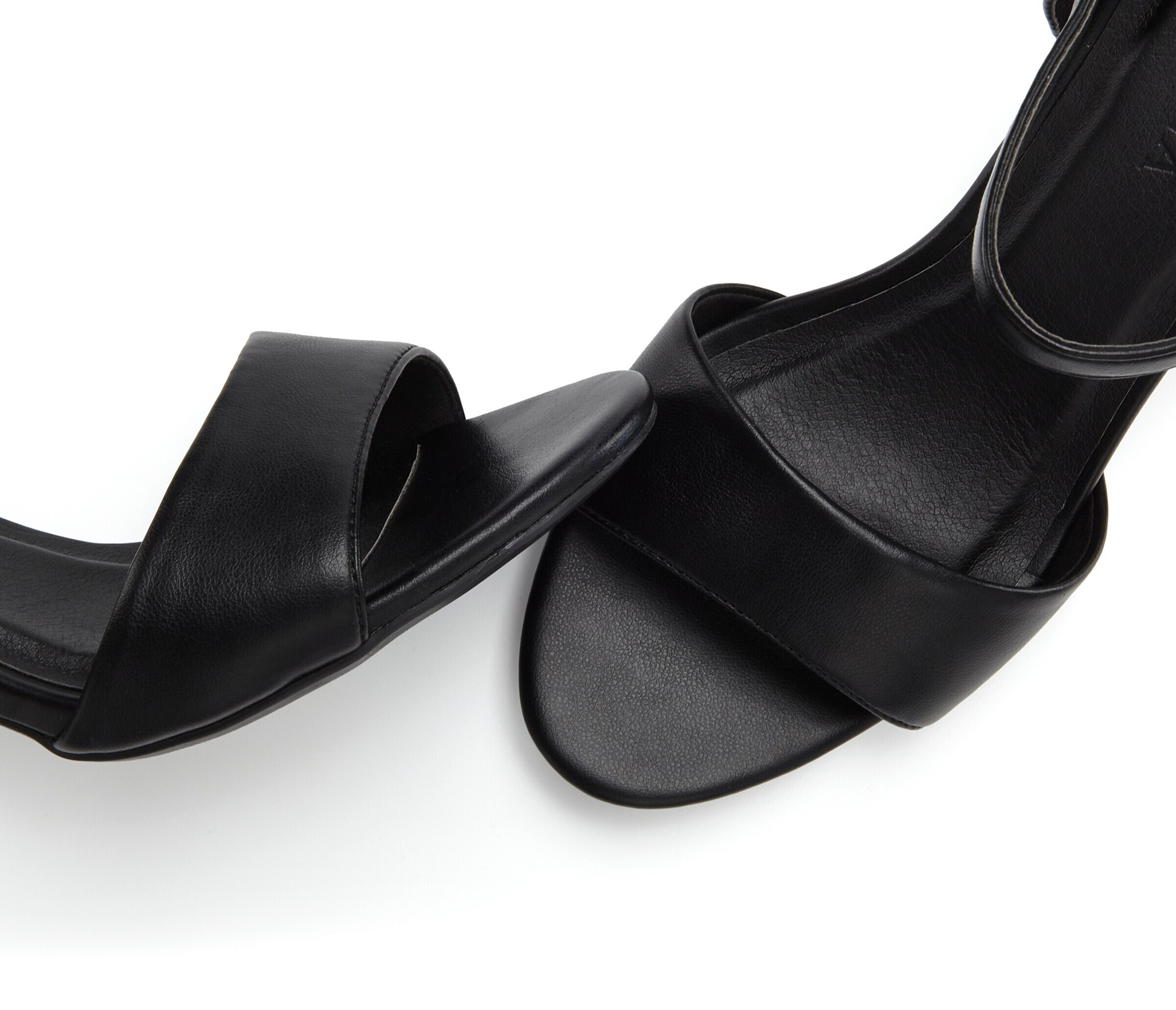 LASCANA Sandals in Black