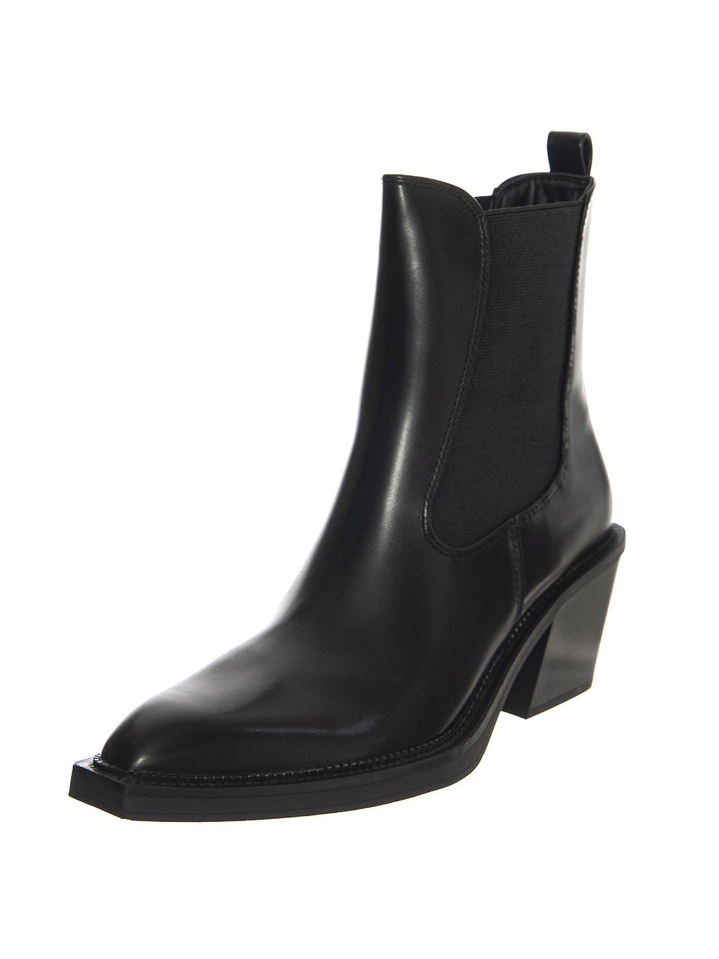 circus Boots in Black: front
