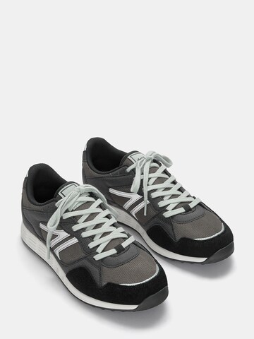 Sneaker bassa di Pull&Bear in nero