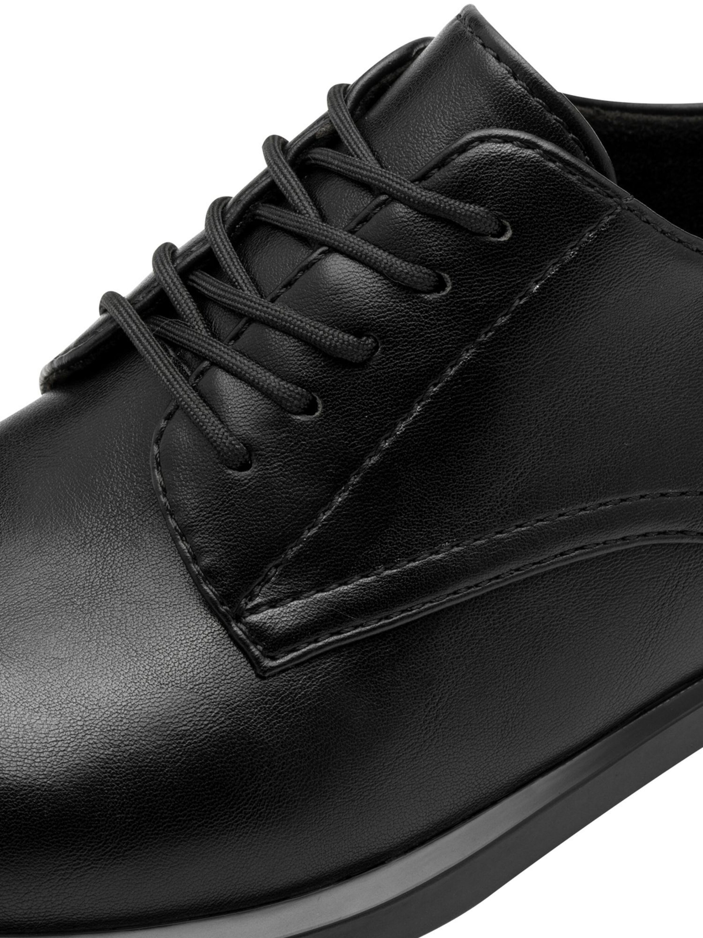 Chaussure à lacets Tamaris en noir