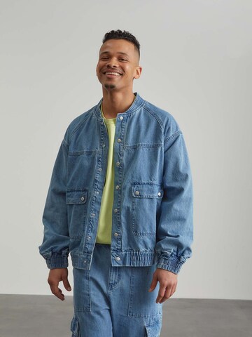 ABOUT YOU x Benny Cristo Between-season jacket 'Ramon' in Blue: front