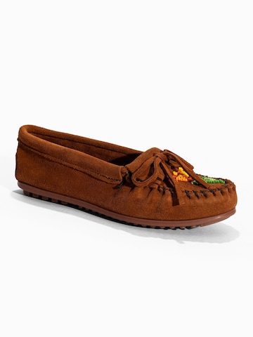 Mocasini 'Kilty Tread' de la Minnetonka pe maro