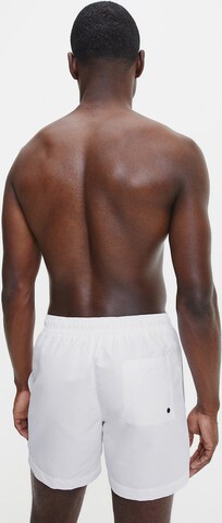 Calvin Klein Swimwear Badshorts i vit