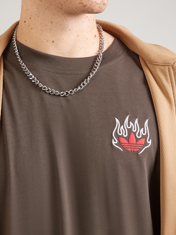 ADIDAS ORIGINALS - Camisa 'STREETDRAWING T' em verde