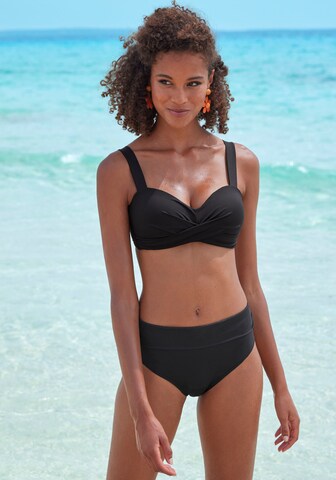 LASCANA Bikinihose in Schwarz: Vorderseite
