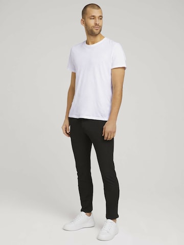 Coupe slim Pantalon chino 'Travis' TOM TAILOR en noir