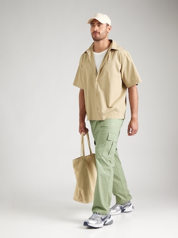 Fit confort Chemise 'CLUB' Nike Sportswear en beige