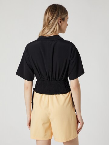 Guido Maria Kretschmer Women Shirt 'Tenea' in Zwart: terug