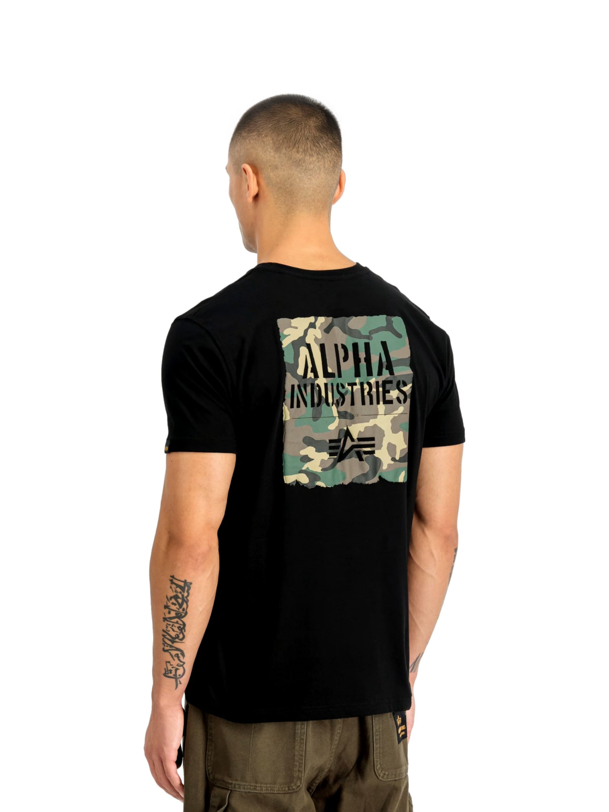 Maglietta 'Camo Print' di ALPHA INDUSTRIES in nero