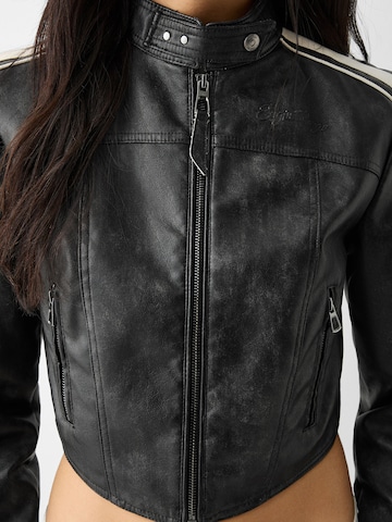 Bershka Prehodna jakna | črna barva
