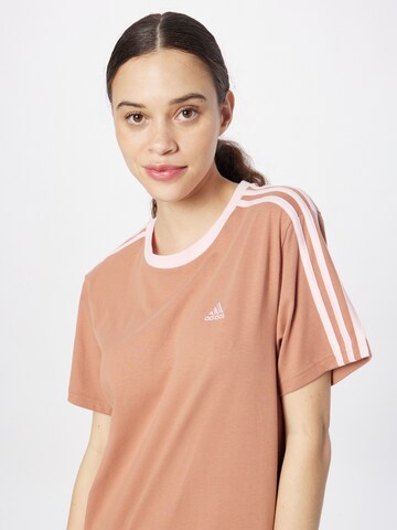 ADIDAS SPORTSWEAR Toiminnallinen paita 'Essentials' värissä ruskea