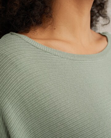WE Fashion Sweater in Green