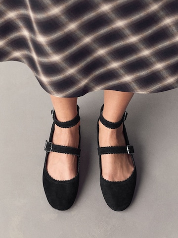 Next Nauhaballerina 'Forever Comfort' värissä musta