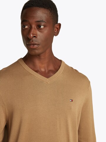 TOMMY HILFIGER Pullover 'ESSENTIAL' in Braun
