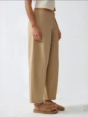 Wide leg Pantaloni con piega frontale di Hiccup in beige