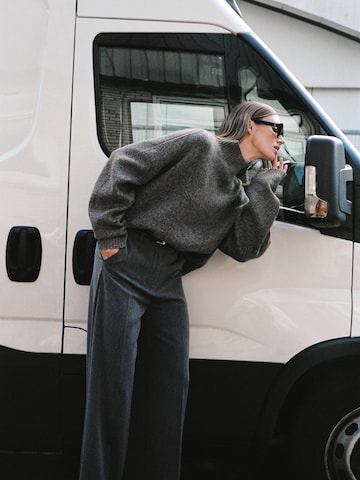 RÆRE by Lorena Rae Pullover 'Jill' in Grau